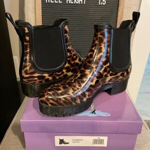 Leopard rain boots
